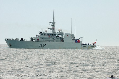 The Royal Canadian Navy's HMCS Shawinigan participated in some fast maneuvering to thrill the crowds